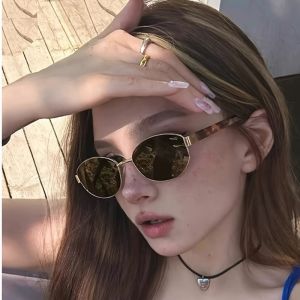 90s Retro Style Oval Glasses Suitable for Womens Lightweight Fashion Suitable for Summer Beach Daily Wear