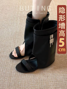 รองเท้าแตะแบบสวมส้นเตี้ยสำหรับผู้หญิงในช่วงฤดูร้อน พื้นยาง ส้นแบน ระบายอากาศได้ดี หัวเข็มขัดโลหะ ทรงหัวมน ทรงหัวมน