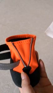 หนังสือรองเท้าสุนัขสัตว์เลี้ยงกลาง และขนาดใหญ่ กลาง กันลื่น กันน้ำ มีแถบสะท้อนแสง ราคาถูก พร้อมส่ง