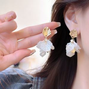 Summer Shell Flower Womens Earrings Unique Design Sensation Ear Jewelry Gentle Temperament High-End Feeling Fashion Accessories