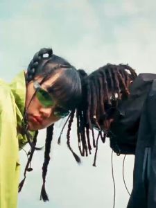 ฤดูร้อน 2024 ใหม่รองเท้าถ้ำรูปพิเศษเสื้อผ้ากีฬาสำหรับผู้ชายป้องกันการลื่นไถลและทนต่อการสึกหรอ