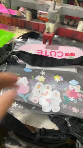 ซองกันน้ำ ลายสุดน่ารัก คาดอก/คาดเอว กระเป๋าเล่นสงกรานต์คุณภาพสูง ทนทาน (พร้อมส่งจากไทย) ถุงเก็บของ กระเป๋าใส่โทรศัพท์สีใส (รองสมาร์ทโฟนได้ทุกรุ่นที่หน้าจอไม่เกิน 6.9 นิ้ว)