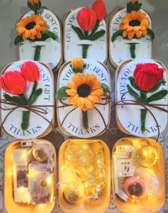 F53 Bunga Kawat bulu hadiah graduasi Simple & Classic 简约时尚风扭扭棒花礼盒 毕业 教师节 母亲节 情人节 伴手礼 结婚 礼物 蜡烛 玻璃杯 香皂 泡澡求 gift birthday 扭扭棒花