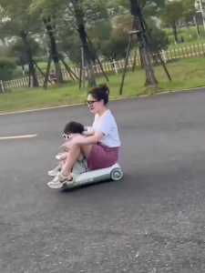 Childrens Electric Twist Car Adults Can Ride Anti-Tip Drifting Kart Popular Floor Dragging Drift Car Long Battery