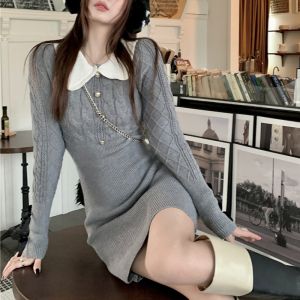 ชุดเดรสผ้าถักคอปกตุ๊กตาแขนยาวสำหรับผู้หญิงเดรสไหมพรมรัดสะโพกเก็บเอวใส่แล้วดูผอมเพรียวใส่ด้านในใส่ช่วงฤดูใบไม้ร่วงและฤดูหนาวสำหรับคนตัวเล็ก