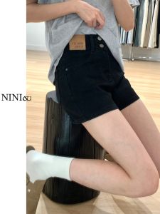 กางเกงขาสั้นยีนส์เอวสูงทรงสลิมฟิตสำหรับผู้หญิง กางเกงขาสั้นทรงเอขาบานผ้ายีนส์ทรงหลวมสำหรับฤดูร้อน ทรงเข้ารูป กระดุมหนึ่งตัว