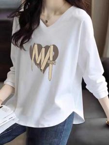 เสื้อยืดคอกว้างแขนยาวผ้าฝ้ายสีขาว ทรงหลวม ฤดูใบไม้ผลิและฤดูใบไม้ร่วง 2024 ใหม่ ไซส์ใหญ่ เสื้อคอรูปไก่ทันสมัย ​​เสื้อผ้าทำงาน