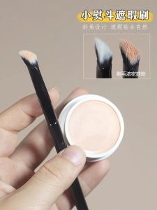 Matte Highlighting Flat Head Concealer Brush Small Triangle Ironing Board Brush for Natural 3D Nose Shaping Makeup Tool