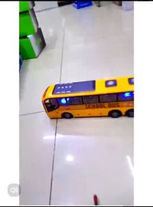 Xe buýt đồ chơi ( Ảnh tự chụp).Xe bus điều khiển từ xa-đồ chơi mini.Mô hình xe buýt-xe đồ chơi cho bé.