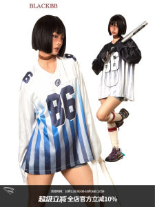 เสื้อยืดแขนยาวลายทางสไตล์ย้อนยุคสไตล์อเมริกันสำหรับผู้ชายและผู้หญิง ทรงหลวม ฤดูใบไม้ร่วง 2024 เสื้อสเวตเตอร์กีฬาใหม่ Blackbb