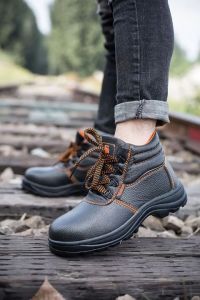 รองเท้านิรภัยชาย กันกระแทก-ของมีคม-ลื่น ทนน้ำมัน-กรดด่าง-กันน้ำ หนังสังเคราะห์ แบบงานอุตสาหกรรม