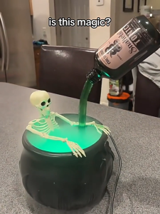 เซ็ตของตกแต่งฮาโลวีน สำหรับปาร์ตี้ ขวดลอยได้+จานแม่มด+กระดูก ใช้งานง่าย คุณภาพดี มีสต็อกพร้อมส่ง สำหรับตกแต่งบ้านและให้ขนม