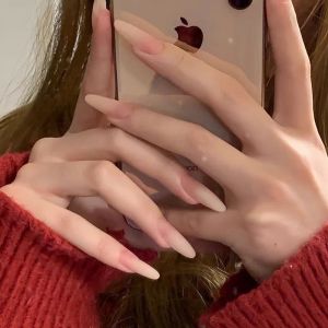 เล็บสวมใส่แบบมือทำสีเนื้อสีลินิน ทรงยาวปานกลาง ทรงอัลมอนด์ แผ่นติดเล็บสีพื้น ชุดเล็บฤดูร้อน ชุดเล็บสุดหรู