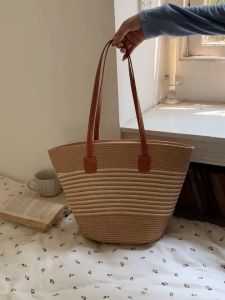 กระเป๋าสาน สายหนัง งานดีม๊าก ลายทาง รูดซิปได้ มีซับผ้าด้านใน จุของได้เยอะ