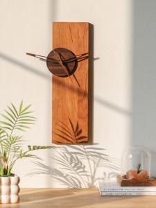 Creative Solid Wood Clock Wall Hanging Nordic Simple Black Walnut Red Cherry Wood Stylish Home Wall Decoration Pendant