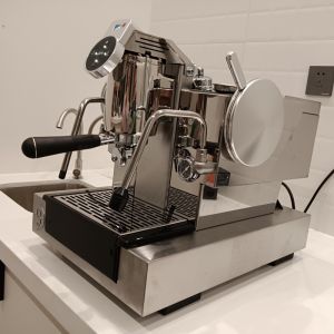 XLVI | Máy Pha Cà Phê Bán Tự Động Một Đầu