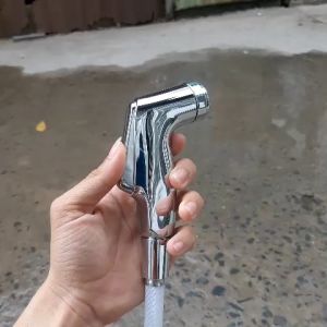 Đầu vòi xịt vệ sinh tay ôm chất liệu nhựa mạ[crom]