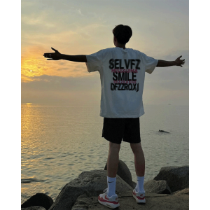 เสื้อยืดคอกลมแขนสั้นผ้าฝ้ายหลวมๆ สำหรับผู้ชาย ทรงหลวม ทรงหลวม เสื้อยืดคอกลมลายตัวอักษรสำหรับฤดูร้อน แฟชั่นผู้ชาย