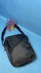 Tas Selempang Pria Polos PEGE Yanis Slingbag Bahu Hitam Kasual Multigungsi - PG 9044