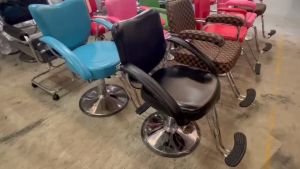 ลดล้างสต็อก !   เก้าอี้ตัดผม เก้าอี้เสริมสวย   สินค้าดีและราคาถูก   แข็งแรงทนมาก  โรงงานมาเองมีอะไหล่มีรับประกัน   หมุนขึ้นลงได้