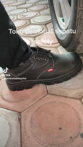 Sepatu safety bertali King Skn Ujung Besi Keselamatan Kerja Sepatu Safety kitchen Proyek Pabrik Sekolah Mekanik Bengkel Dapur Anti Licin Sepatu Sekolah Sepatu Kerja Sepatu Semi Boots Sepatu Safety Wanita Pria