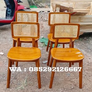 Kursi Kafe Kayu Jati Kombinasi Sandaran Rotan Murah