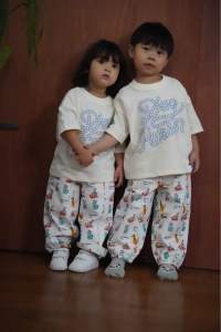 T!NY Kidswear - Dog Person เสื้อยืดทรงโอเวอร์ไซซ์ลาย น้องหมาใส่บู๊ท สำหรับเด็ก ดีไซน์น่ารัก ใส่สบาย