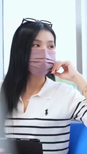 Anvimask – Khẩu trang cao cấp Trendi Mask nâu trà sữa ánh tím – Túi 6 cái – Gu trầm tinh tế