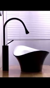 Chậu rửa mặt lavabo nghệ thuật đặt bàn LV030 MEN SỨ NANO CAO CẤP CHỐNG BÁM BẨN BẢO HÀNH MEN SỨ 20 NĂM - Kiểu thuyền - Màu trắng/đen - Vòi gắn ngoài chậu