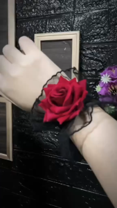 ของมาใหม่！2ชิ้น สายรัดข้อมือโลลิต้า ประดับลูกไม้ ดอกกุหลาบ สีเข้ม สไตล์โลลิต้า