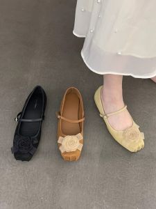 Elevation Mary Jane Shoes Mid Heel Square Toe Flower Design