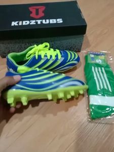 Paket Komplit Sepatu Bola & Kaos Kaki Anak Usia 6-10 Tahun