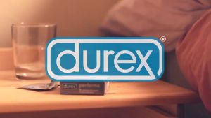 Durex Performa (ดูเร็กซ์ เพอร์ฟอร์มา) ถุงยางมีสารชะลอการหลั่ง ขนาด 52.5 มม. ลดความไวต่อความรู้สึก 1 กล่อง (เเบ่งขายไม่มีกล่อง)