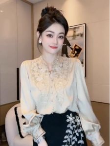 WANGGONGZHU | เสื้อเชิ้ตไหมไหมพรมแขนยาวผู้หญิง ดีไซน์ฤดูใบไม้ผลิ 2025 ใหม่ ดีไซน์เล็ก ดีไซน์เฉพาะตัว ความรู้สึกหรูหรา ทรงสลิมฟิต