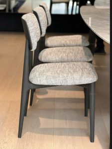 Modern Minimalist Black Fabric Armchair Italian Style Restaurant Chair Solid Wood Construction Hotel Villa Residential Furniture