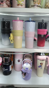 Ly giữ nhiệt 750ML cao cấp màu OMBER tráng men sứ + TẶNG KÈM MÓC KHÓA CUTE và DÂY TREO