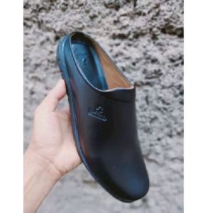 sepatu peria Kulit  bisa dipakai pormal no pormaldan nyaman di kaki.