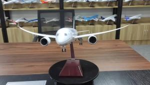 1/130 Scale 43cm American United B787 Diecast Resin Airplane Model Kit with Landing Gear Wheel for Collection Display or Gift