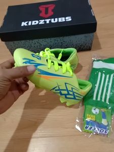 KIDZTUBS Sepatu Bola Anak Paket Komplit Sepatu Bola Tas Skin Deker Kaos Kaki Usia 6-10 Tahun Size 28 29 30 31 32 33 34 35 36 37 KDZ1212010325