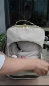 กระเป๋าเป้สะพายหลังเดินทางขนาด 40 ลิตรสำหรับผู้หญิง กระเป๋าเดินทางที่สายการบินรับรองพร้อมช่องเก็บของ 3 ช่อง