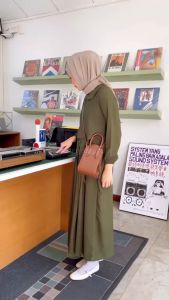 Model Gamis Trbaru 2023 Hitam Polos Simpel Moderen Remaja Dress Wanita Muslim