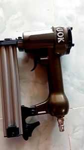 SÚNG BẮN ĐINH GỖ DÙNG HƠI F50 - JOK