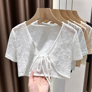 เสื้อคาร์ดิแกนคอวีแขนสั้นผ้าลูกไม้บางสำหรับผู้หญิงในช่วงฤดูร้อน เสื้อคลุมกันแดดแบบสวมหัว ทรงเข้ารูป สไตล์ทำงาน