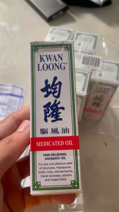 Dầu nóng KWAN LOONG Oil gia truyền giảm đau khớp nhức mỏi bong gân bầm tím singapore 57ml