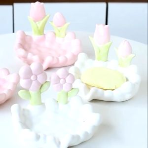 Sincecu Elegant Flower-Shaped Ceramic Soap Dish with Tilted Drain: A Luxury Bathroom Accessory