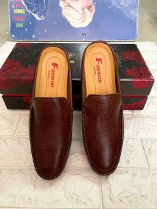 Giày sục nam da bò nguyên tấm..thiết kế thoáng mát..đế cao su non mềm mạichống trơn trượt