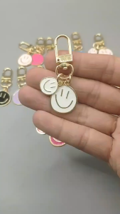 Metal key chain smiley face key chain pendant accessories