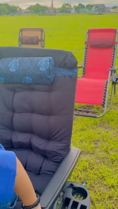 Outsunny Padded Zero Gravity/Recling affordable  Chair