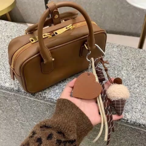 Plush ins Heart Shaped Pendant Keychain Climbing Rope Handbag Decorations Fashionable Bag Accessories for Women