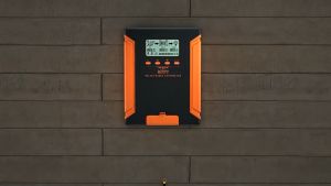 โซล่าชาร์จเจอร์ MPPT 60A ปรับอัตโนมัติได้ 12V 24V 36V 48V - จอ LCD - พัดลมคู่ระบายความร้อน - รองรับอินพุต PV สูงสุด 180V